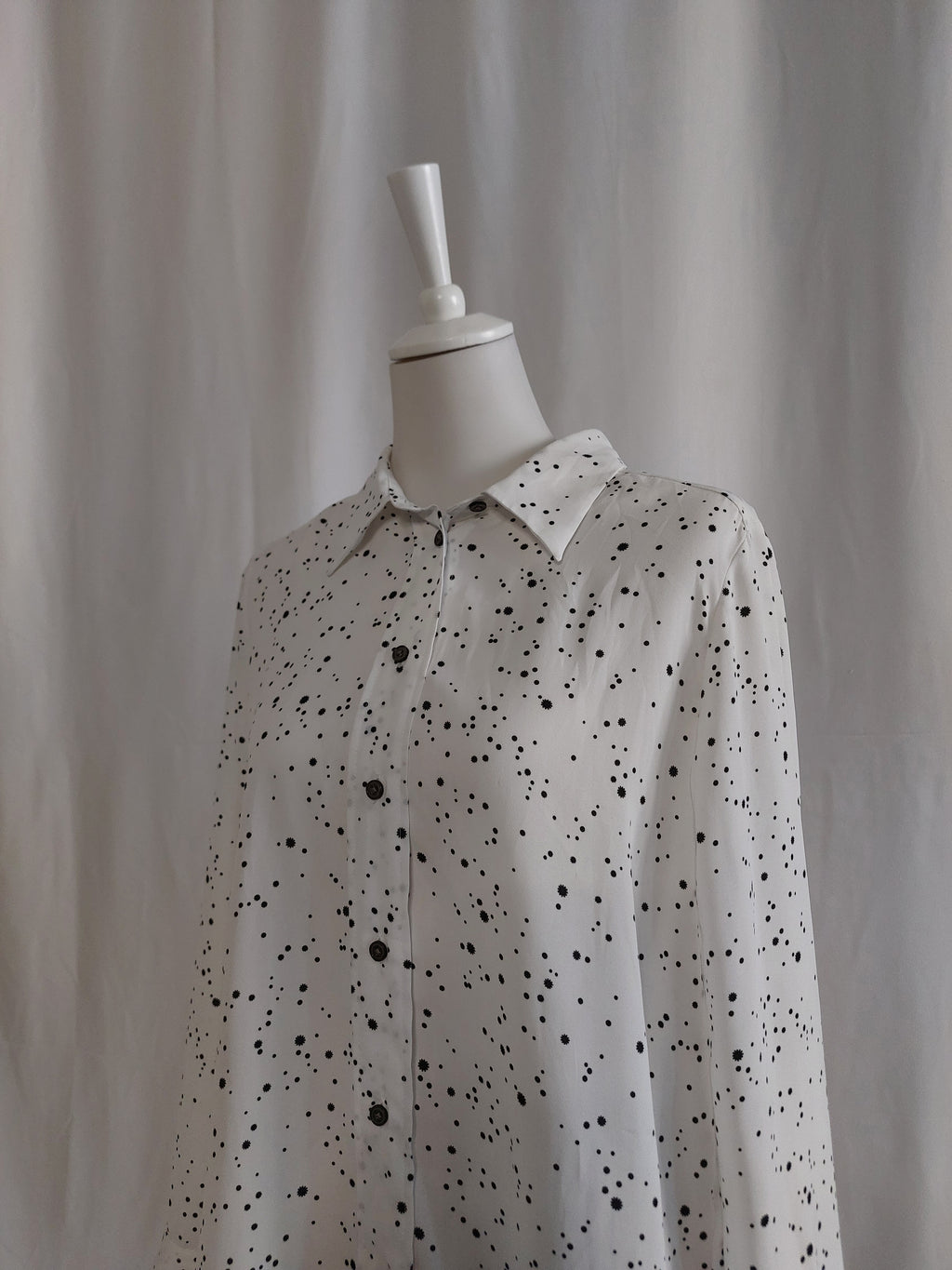 Gemusterte Bluse in Weiß mit schwarzem Print