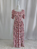 Elegantes Maxikleid mit rosafarbenem Blumenmuster