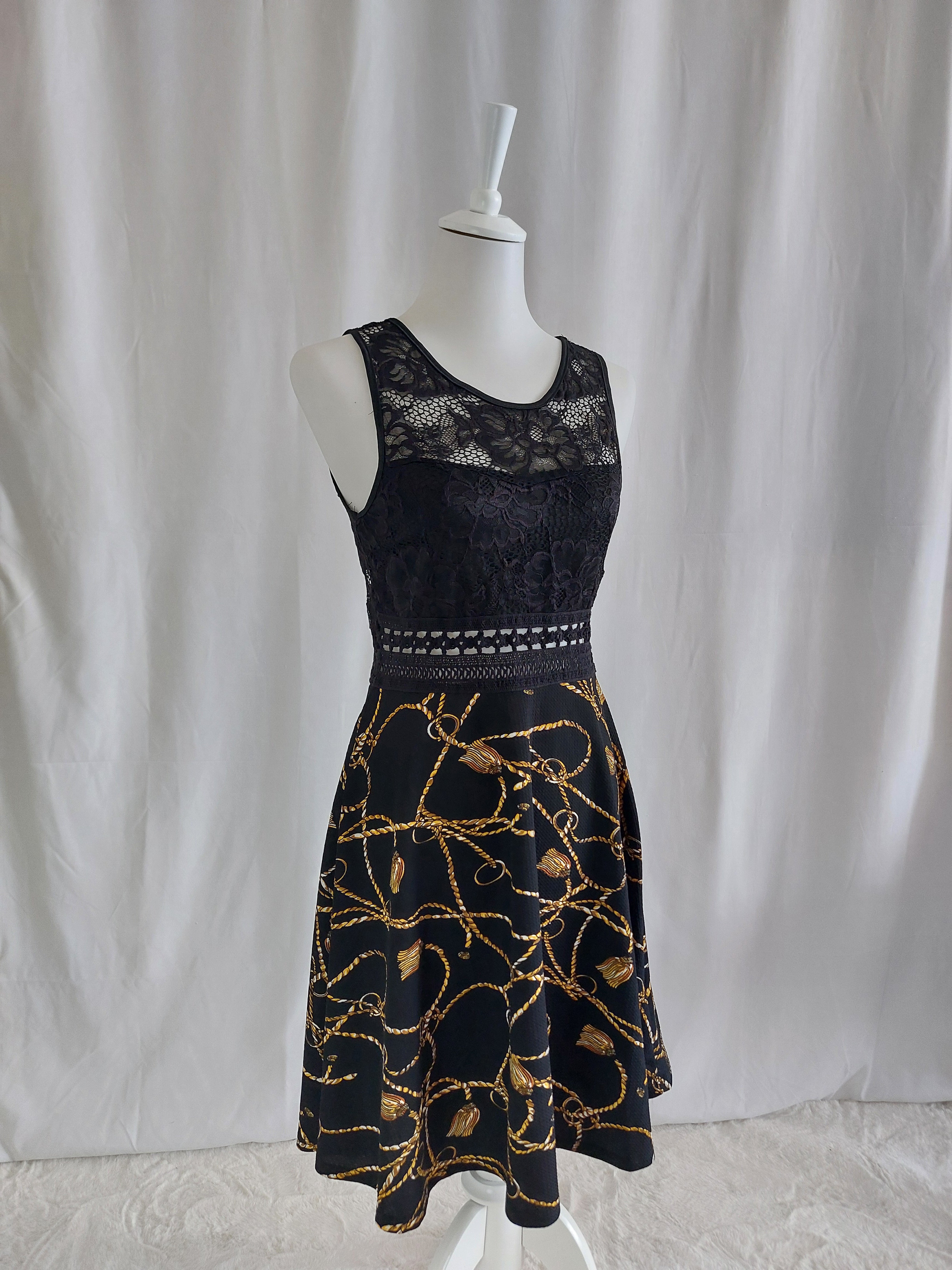 Elegantes Kleid mit Spitzenoberteil